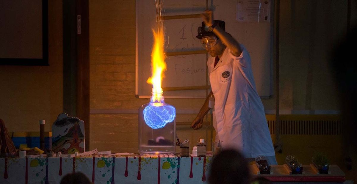 Spooky Magic Show: Mad Scientist 