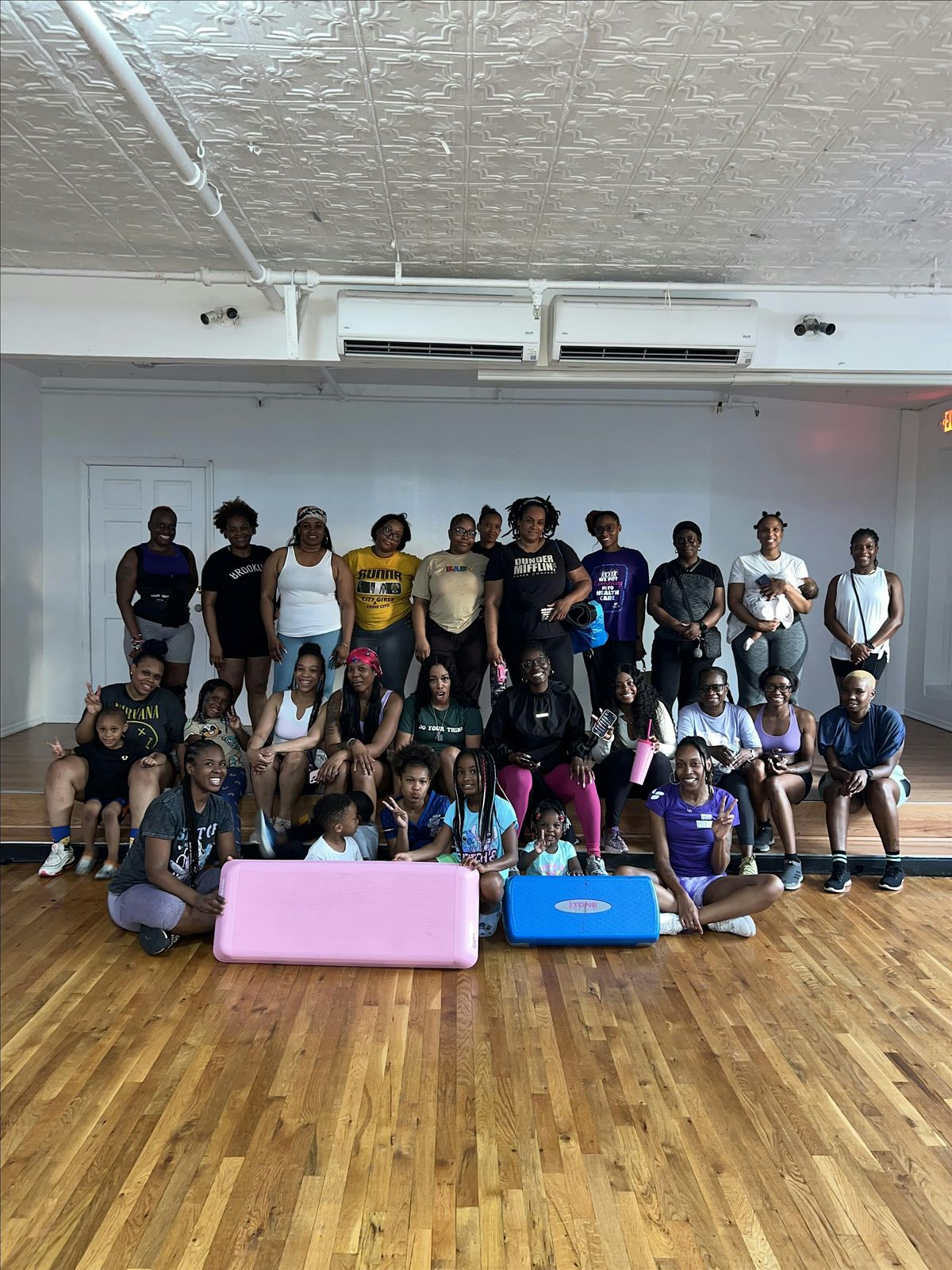 HIP HOP STEP AEROBICS FITNESS CLASS