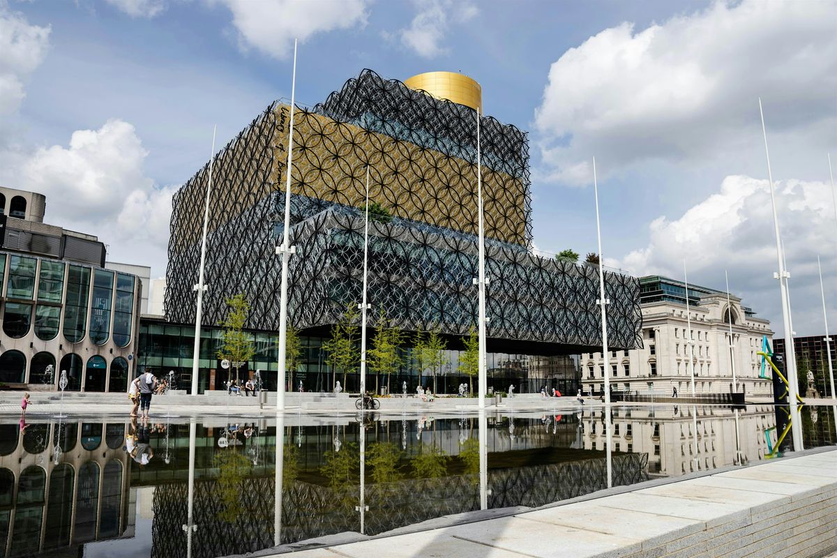 Photo Walk | Street Photography with Fujifilm's GFX100RF in Birmingham