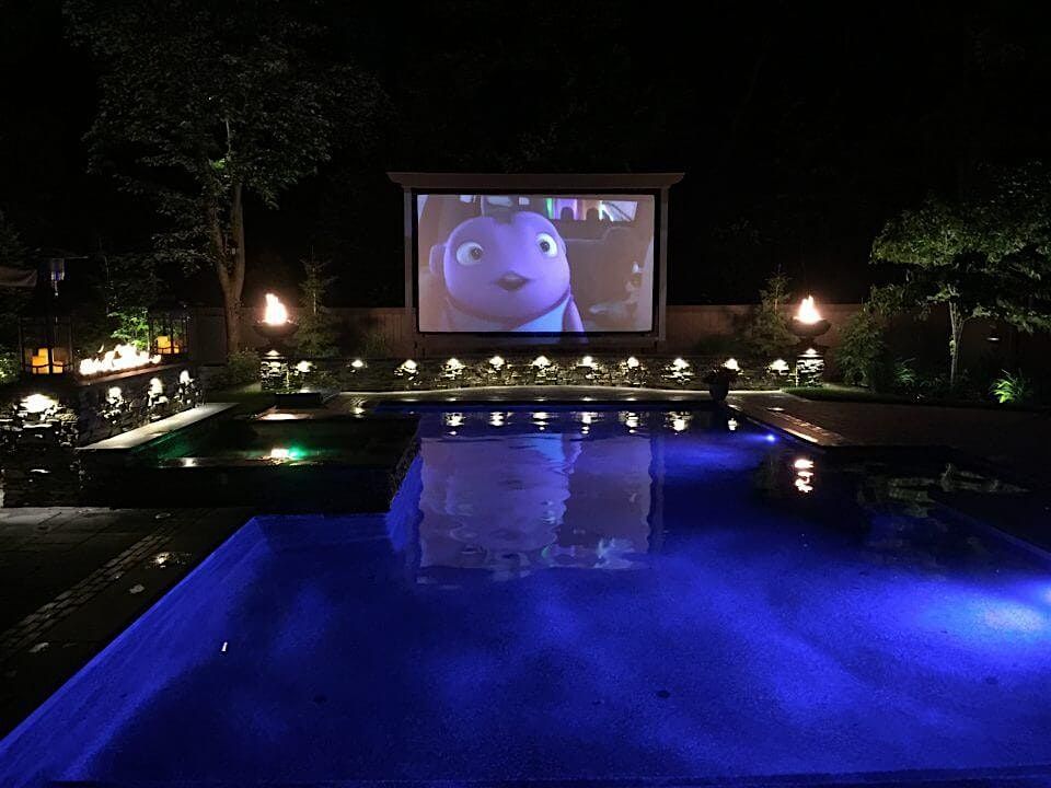 Poolside Cinema Presents : Lilo and Stitch
