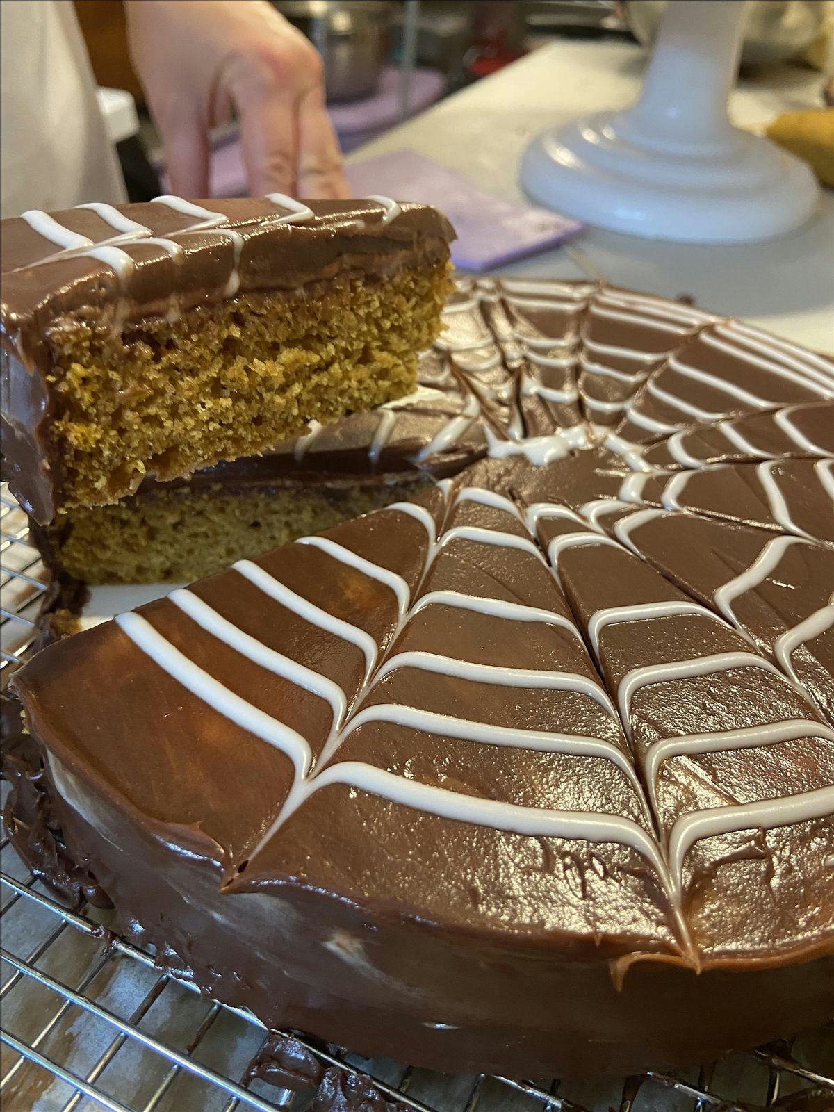 Annie's Signature Sweets - HALLOWEEN PUMPKIN SPIDERWEB CAKE CLASS