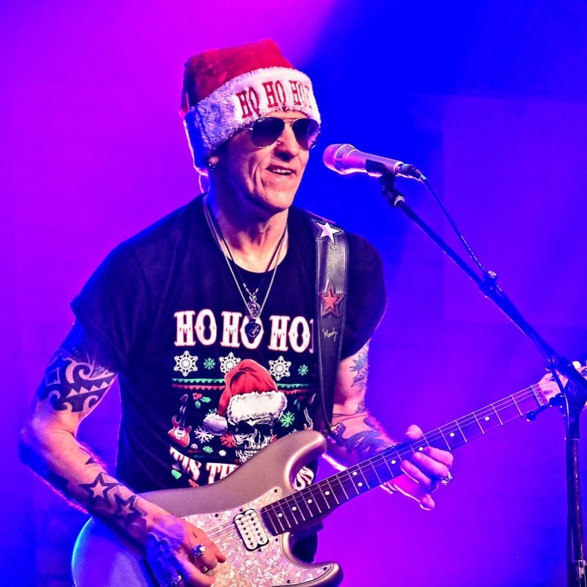 Ho Ho Hoey Rockin' Holiday Tour- Stage Red