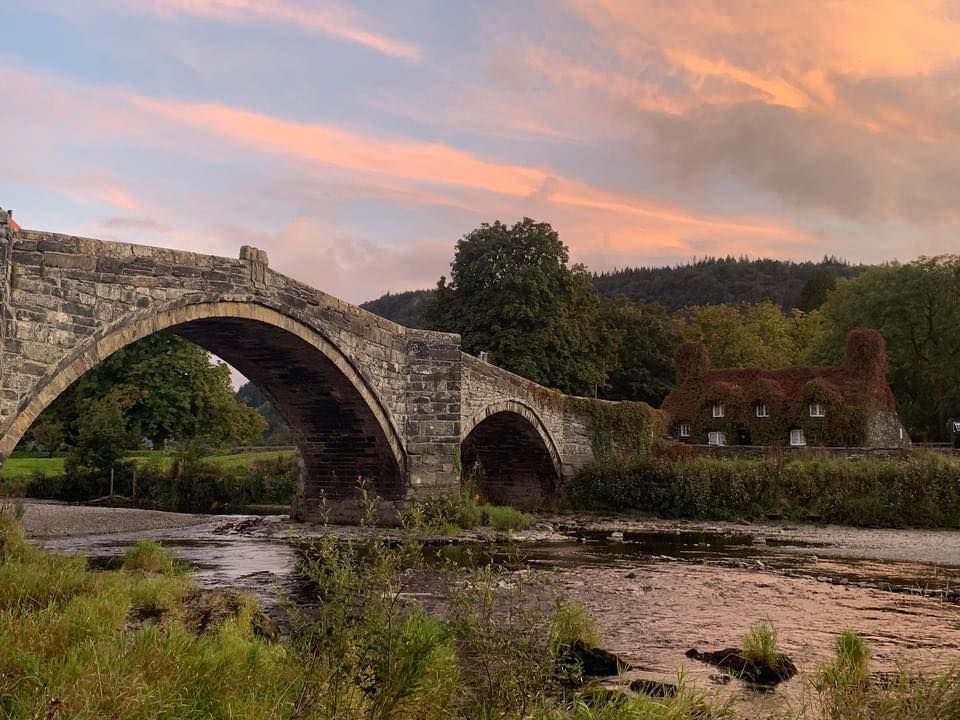 \u201cThe Men who crossed the Conwy and Jean\u201d - Vicky MacDonald