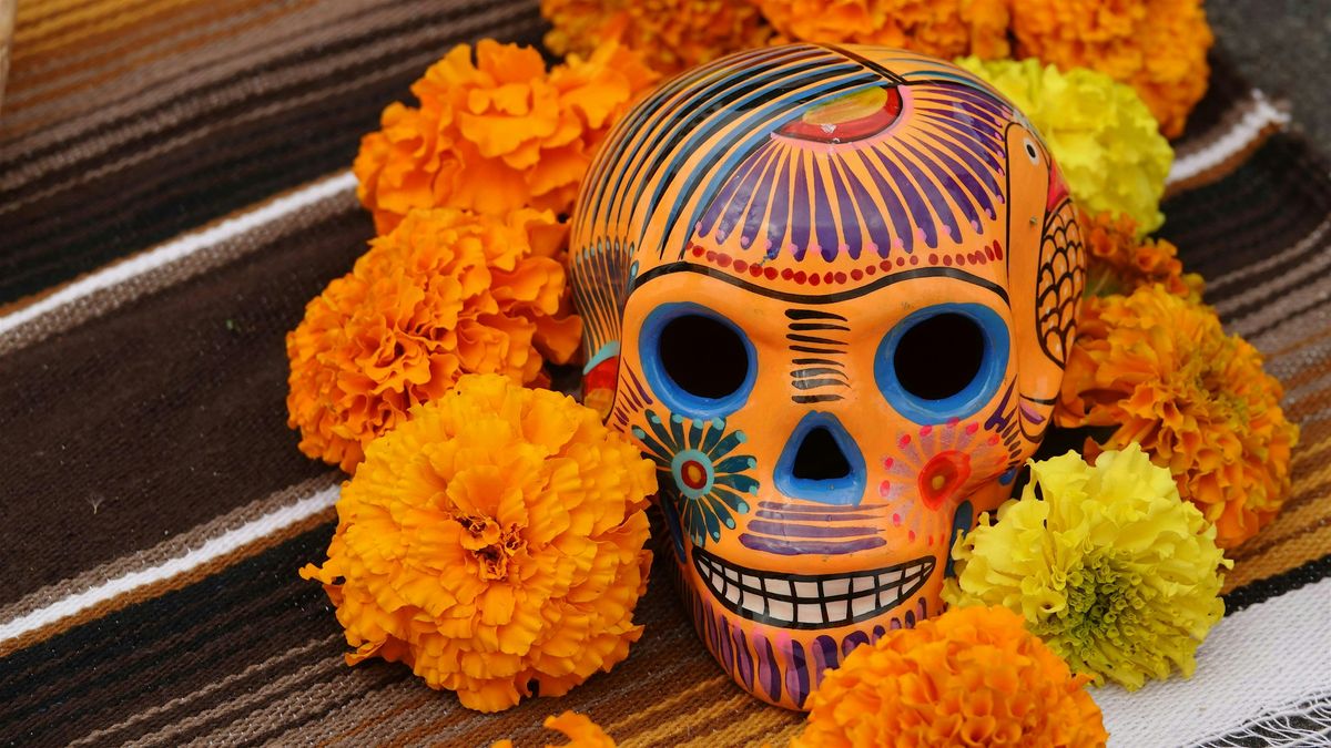 \u201cAmor y Recuerdo\u201d - A D\u00eda de los Muertos celebration \u2018in The Alley\u2019