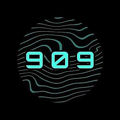LIVE MUSIC!   909