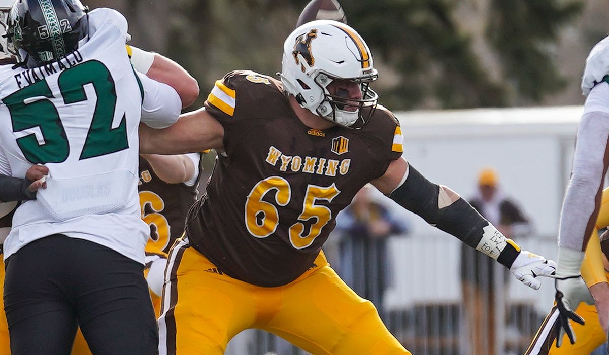 Parking Wyoming Cowboys at Hawaii Rainbow Warriors Football
