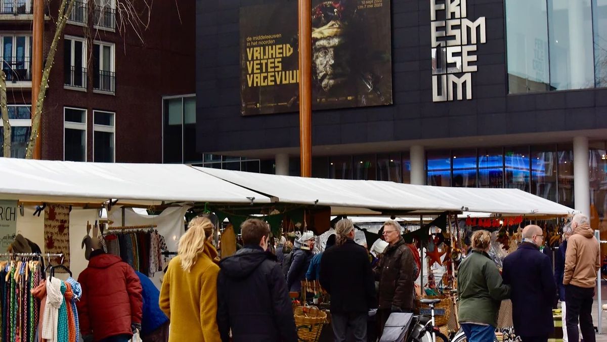 Zeldzaam Mooi Markt Wilhelminaplein in Leeuwarden