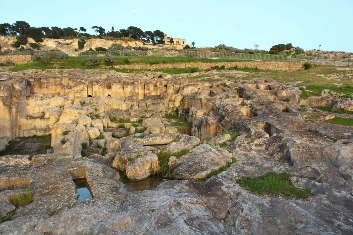 Le origini di Cagliari: tramonto a Tuvixeddu