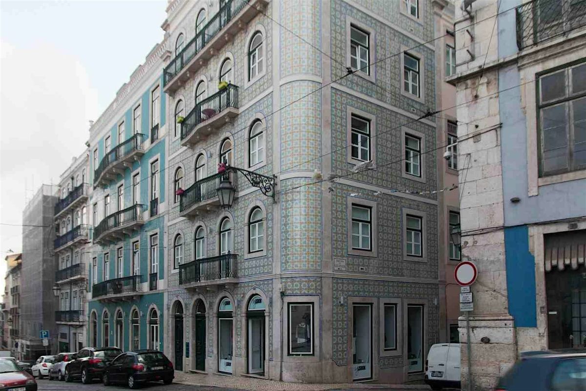 Lisbon Audio Tour: Elevators, Espresso, and Echoes of the Ages