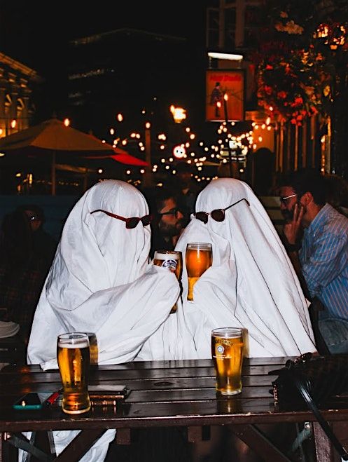 A Haunted Pub Crawl & ghost Photoshoot!