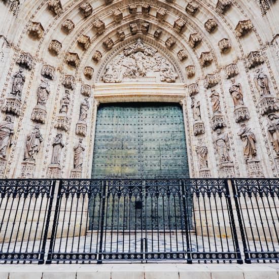 Ruta nocturna guiada por la Sevilla encantada (tour en Espa\u00f1ol)