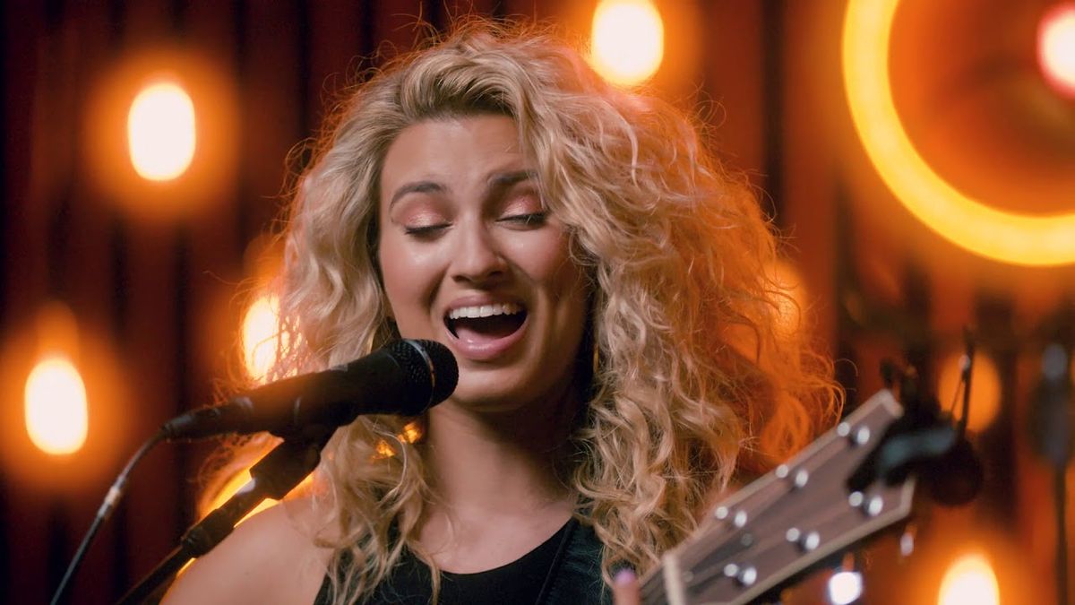 Tori Kelly