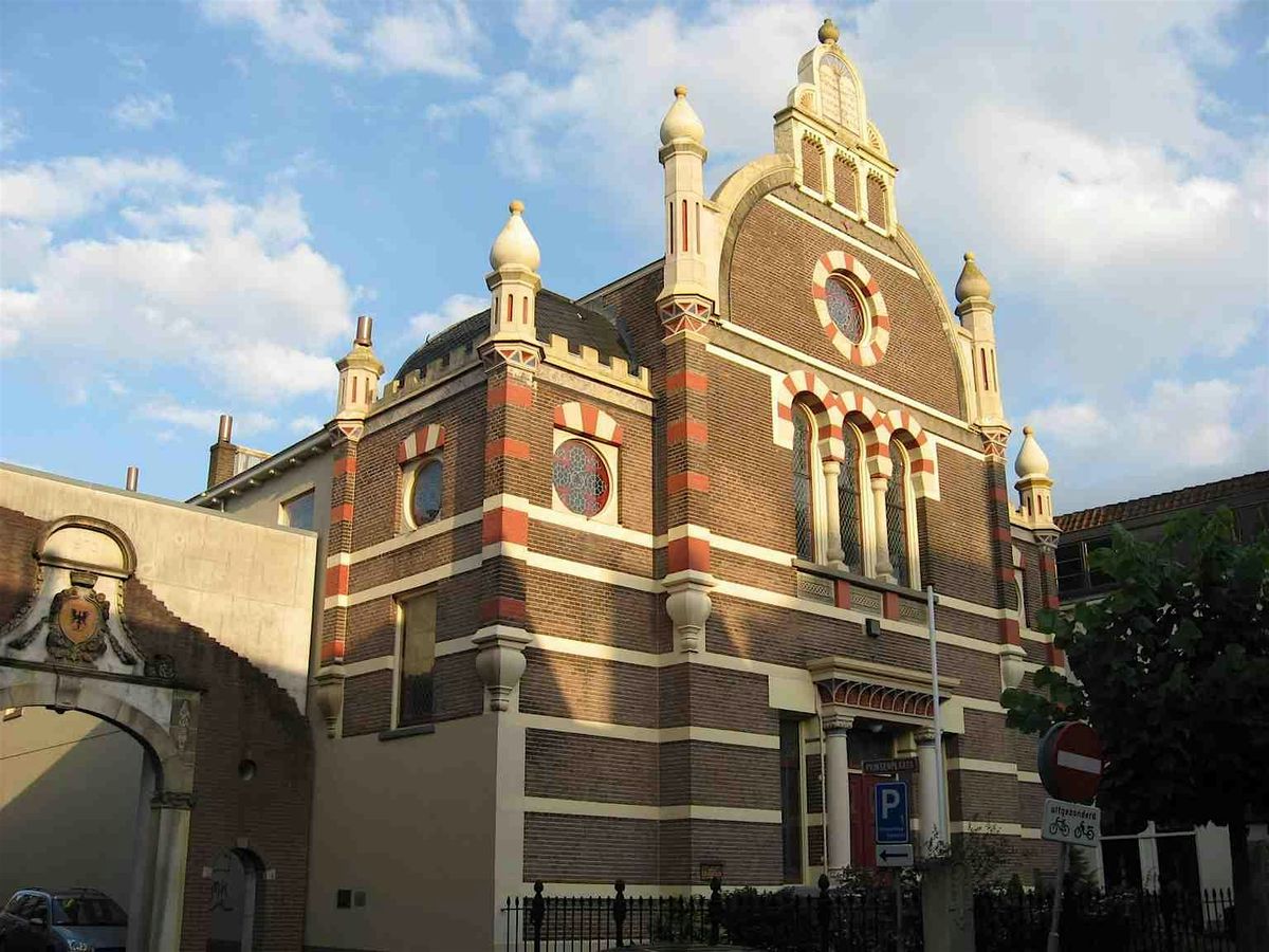 Deventer Audio Tour: Timeless Trails from Markets to Memories