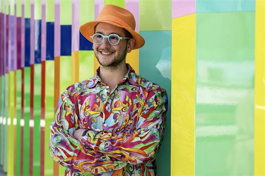 Sensorial shapes and vibrant hues