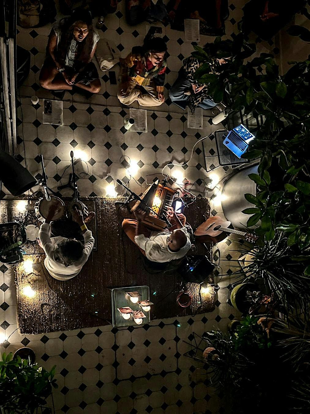 KIRTAN DOMINGO 14 DICIEMBRE CON PABLO NARAYANA (CONDESA)