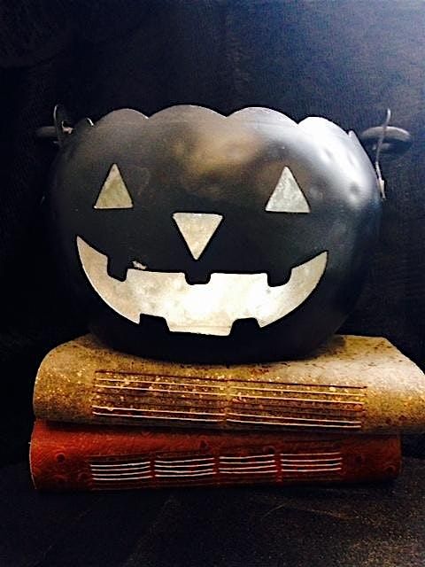 Writing ghost stories - from the bones out!