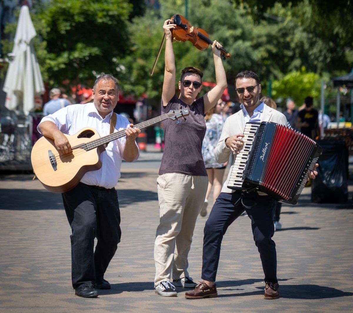 KONZERT mit SQUARE WALTZ