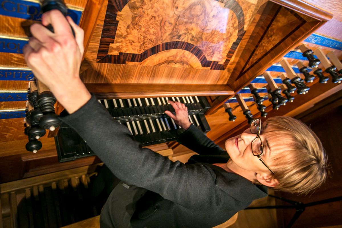 Midday Music for Organ: Annette Richards