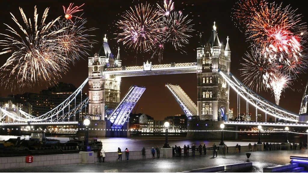 New Year's Eve Fireworks on the Thames 2024\/2025