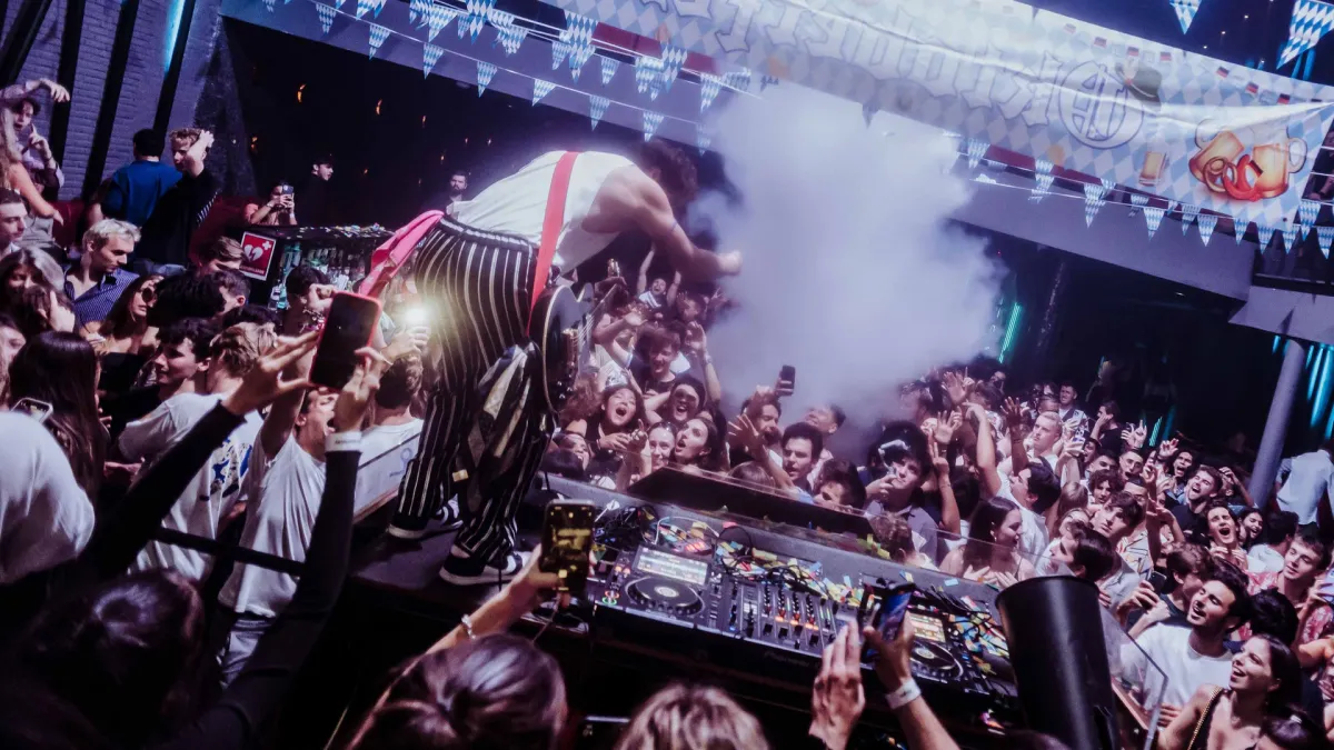 NOZZ, Doruksen in Lyon