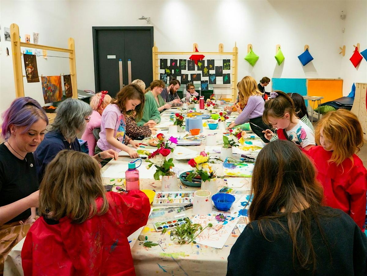 Clwb Celf i'r Teulu! \/\/ Family Art Club! 2025