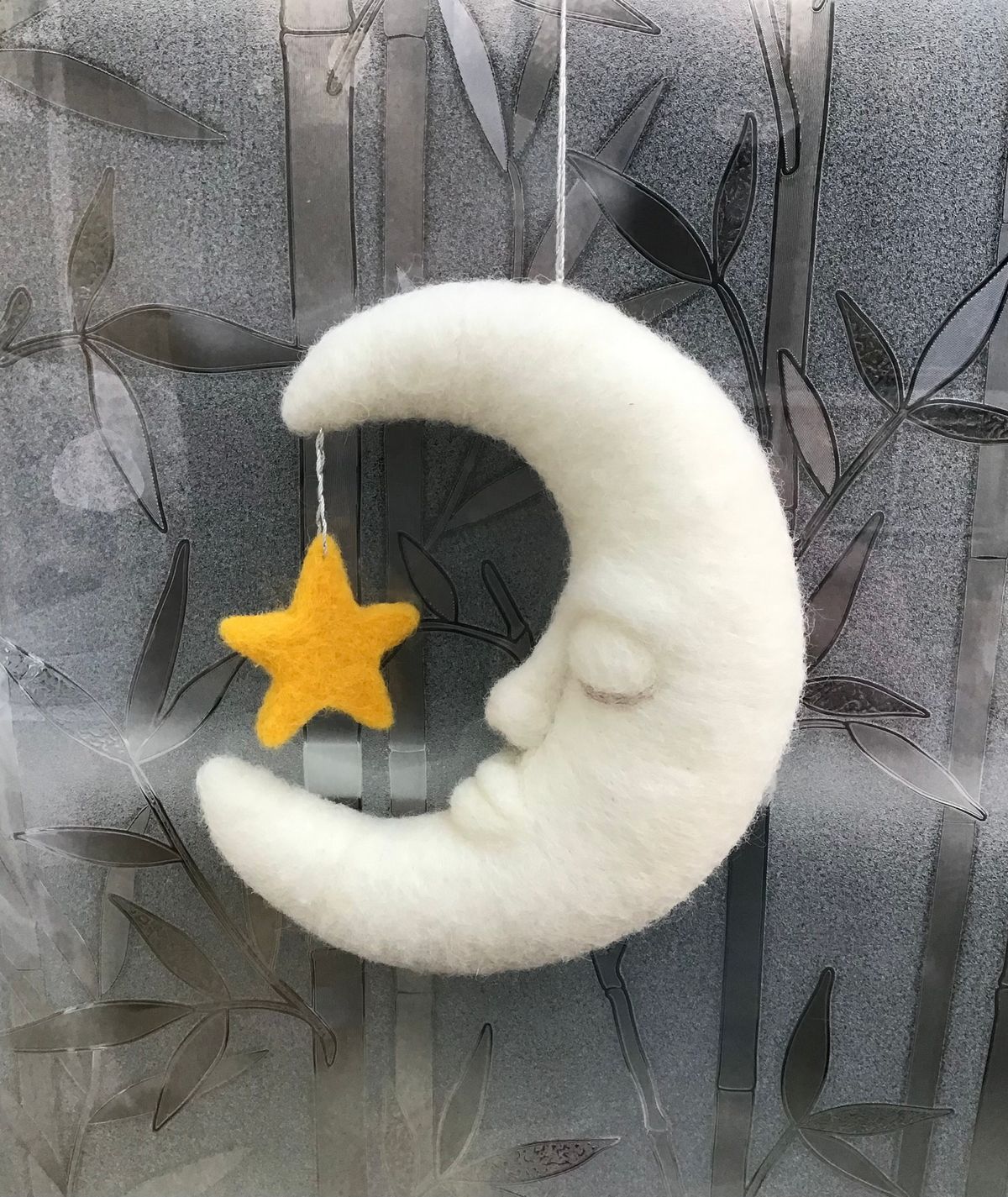 \u00a322 Needlefelt a Moon\/Star hanging