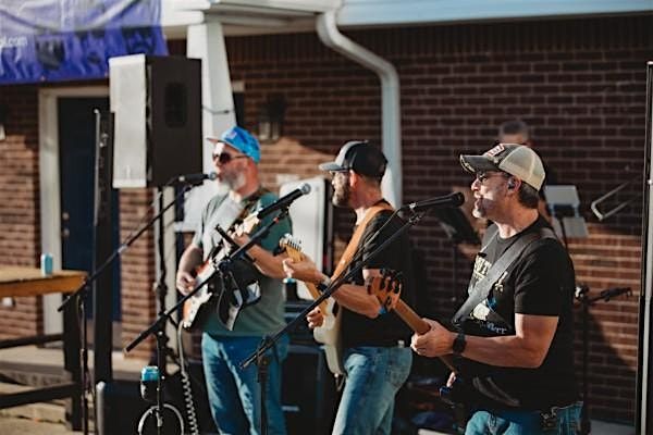 3 Beards Strummin