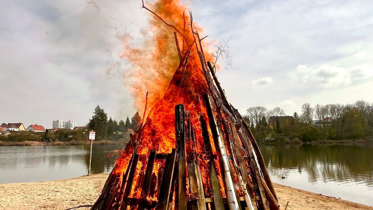 Osterfeuer am Heidesee