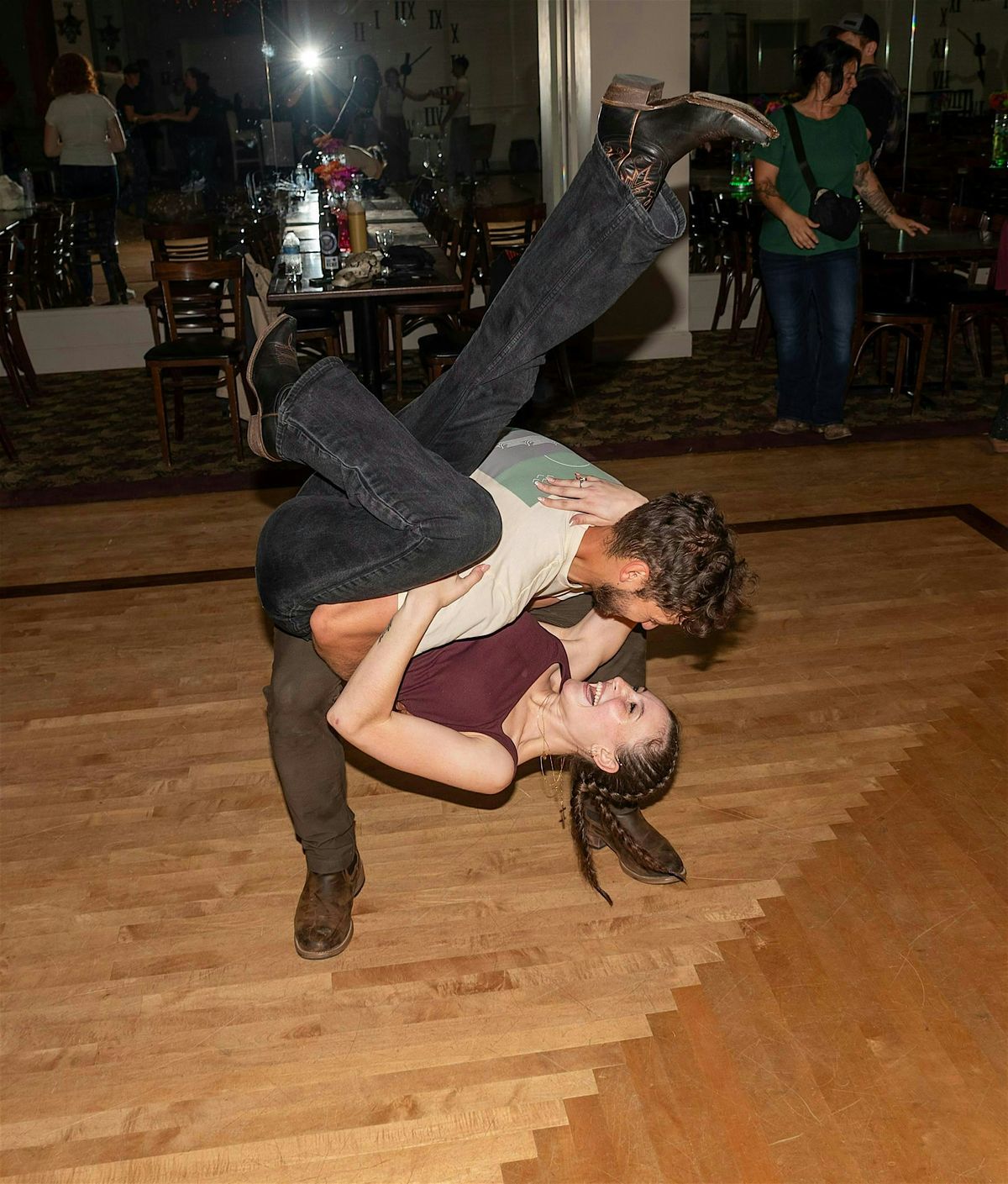Country Swing Dance with Lessons (18-35yr) (10$ cover) *Beginner Friendly*