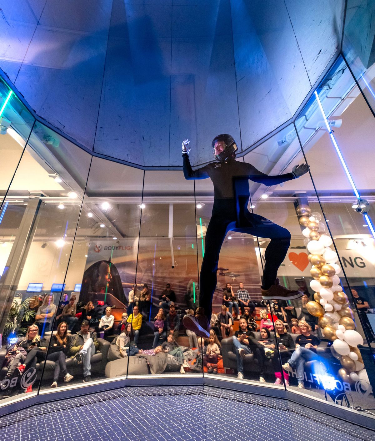  SM i Indoor Skydiving