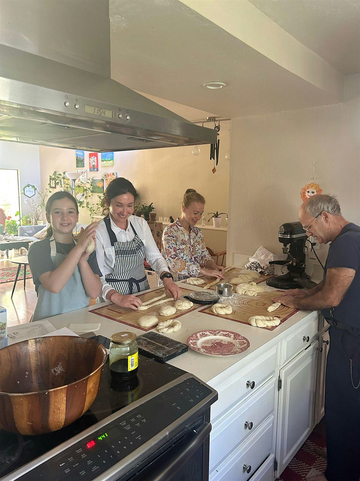 "Bake the Perfect Simit: Uncover the Secrets to Turkey's Beloved Bagel!