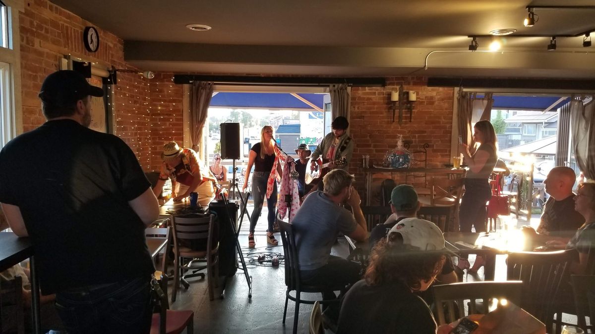 LIVE MUSIC: Open Mic Night