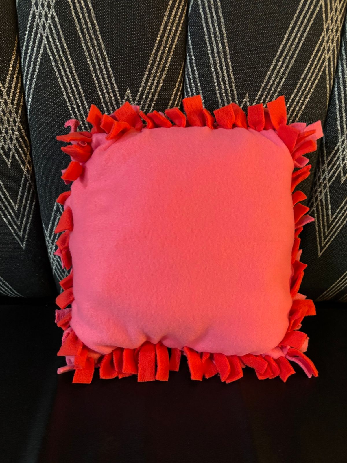 KIDS Fleece No-Sew Pillow Class