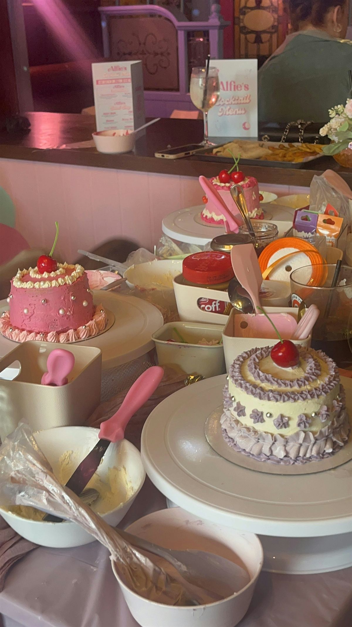 Cake Decorating with Beth Bakes