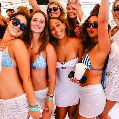 MIAMI BOAT PARTY CREW