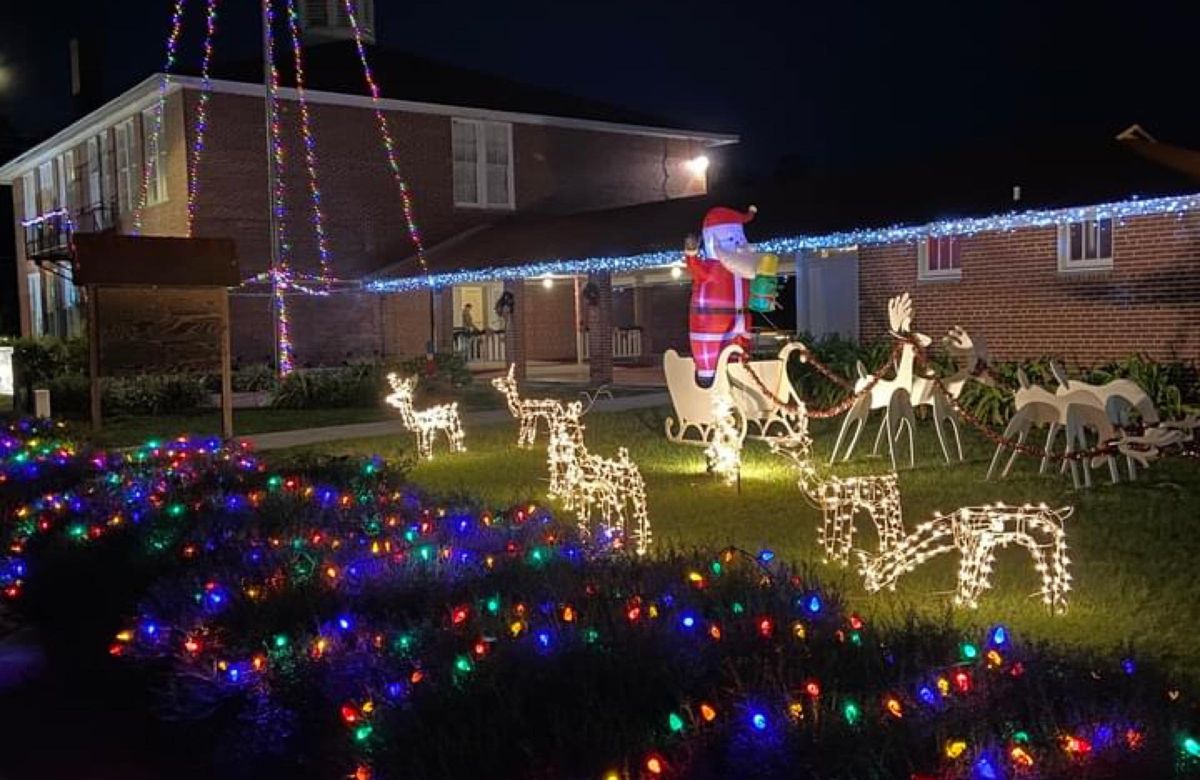 28th Annual Christmas at the Old Lutz School \/ Breakfast with Santa