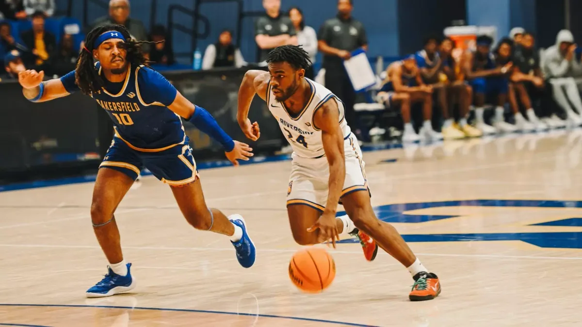 Parking UC Riverside Highlanders at UC Irvine Anteaters Mens Basketball