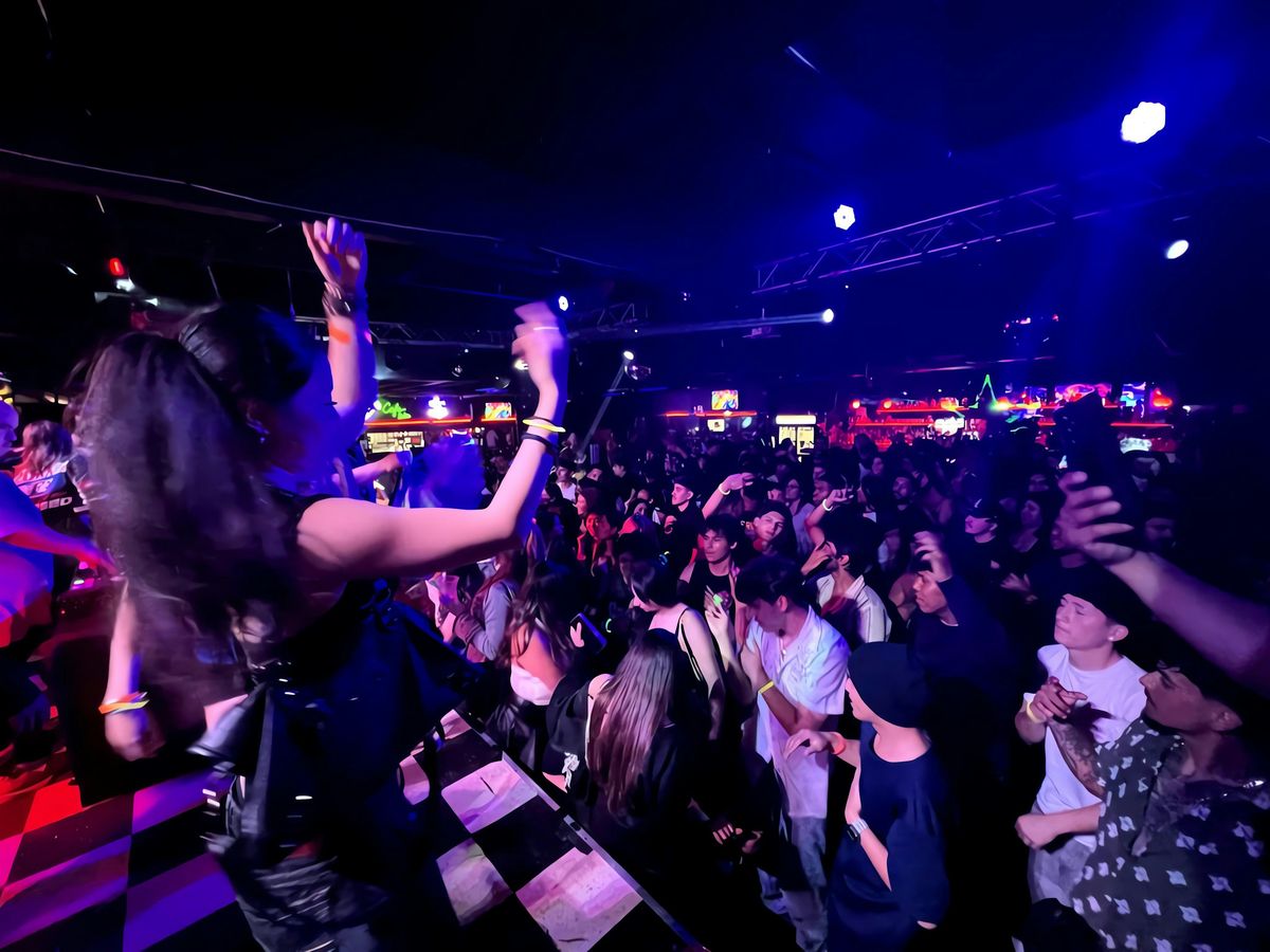 STOP LIGHT PARTY \u2013 The Ultimate Status-Revealing Nightlife Vibe