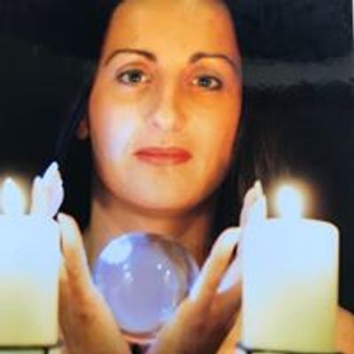 Fayth Earnshaw Medium: Tarot & Oracle Card Readings available Online.