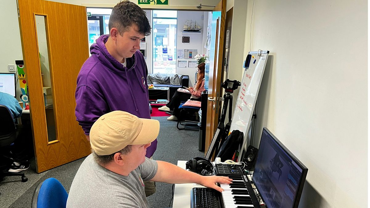 Music Workshop: Introduction to Electric Keyboard.