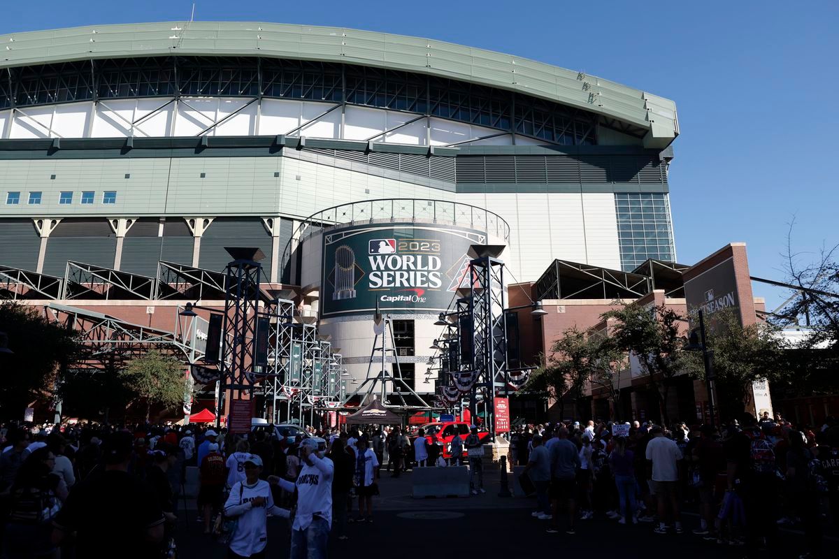 Kansas City Royals at Arizona Diamondbacks at Chase Field