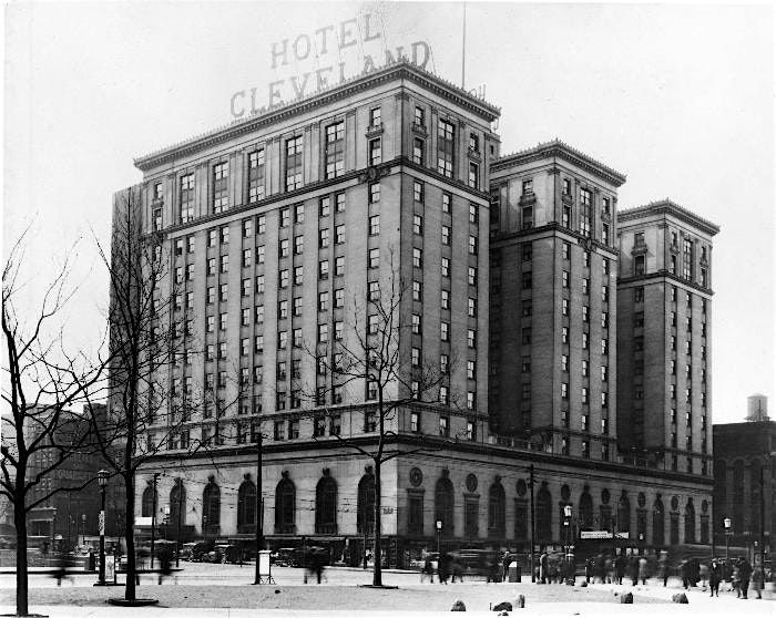 Holiday Take a Hike - Historic Hotels Tour