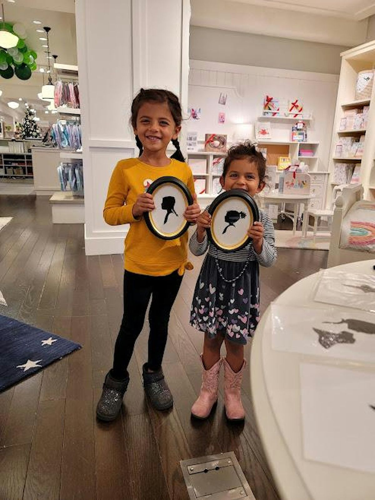 Pottery Barn Kids (Leawood, KS) hosts Silhouette Artist Christopher Casey