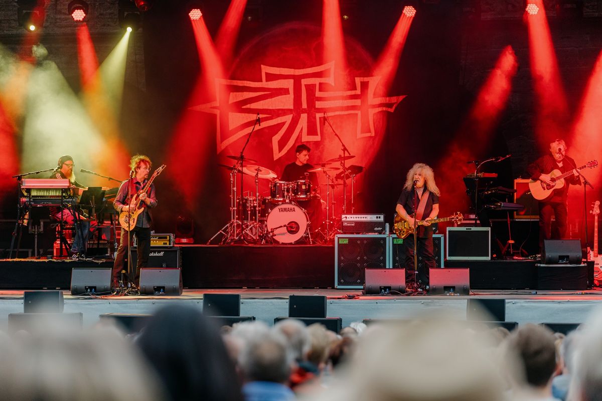 Barclay James Harvest feat. Les Holroyd \u00b7 Hannover \u00b7 Theater am Aegi