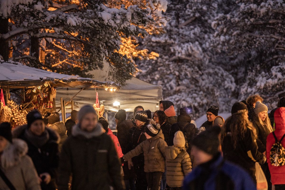 Traditionell julmarknad p\u00e5 Norra Berget