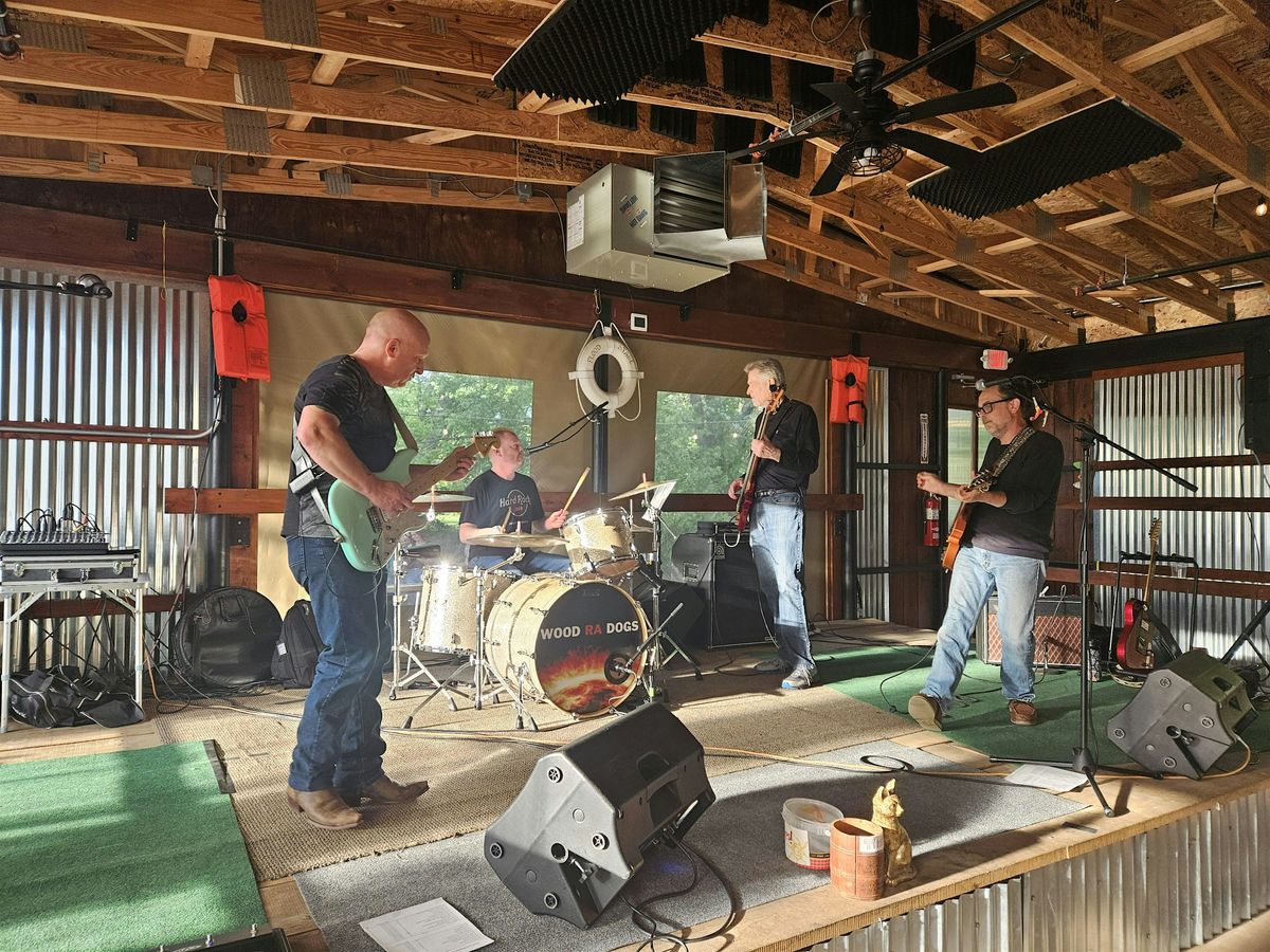 WoodRaDogs@Double Groove brewery