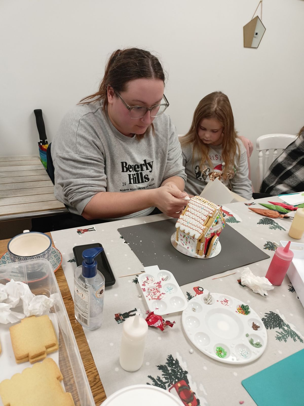 Christmas House Class @ the HUB Cafe