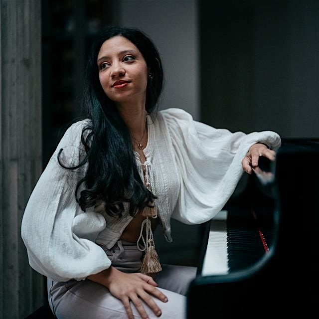 Nour Ayadi, Pianist