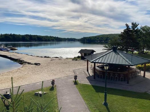 Kartune at the Sand Bar in Split Rock, Lake Harmony