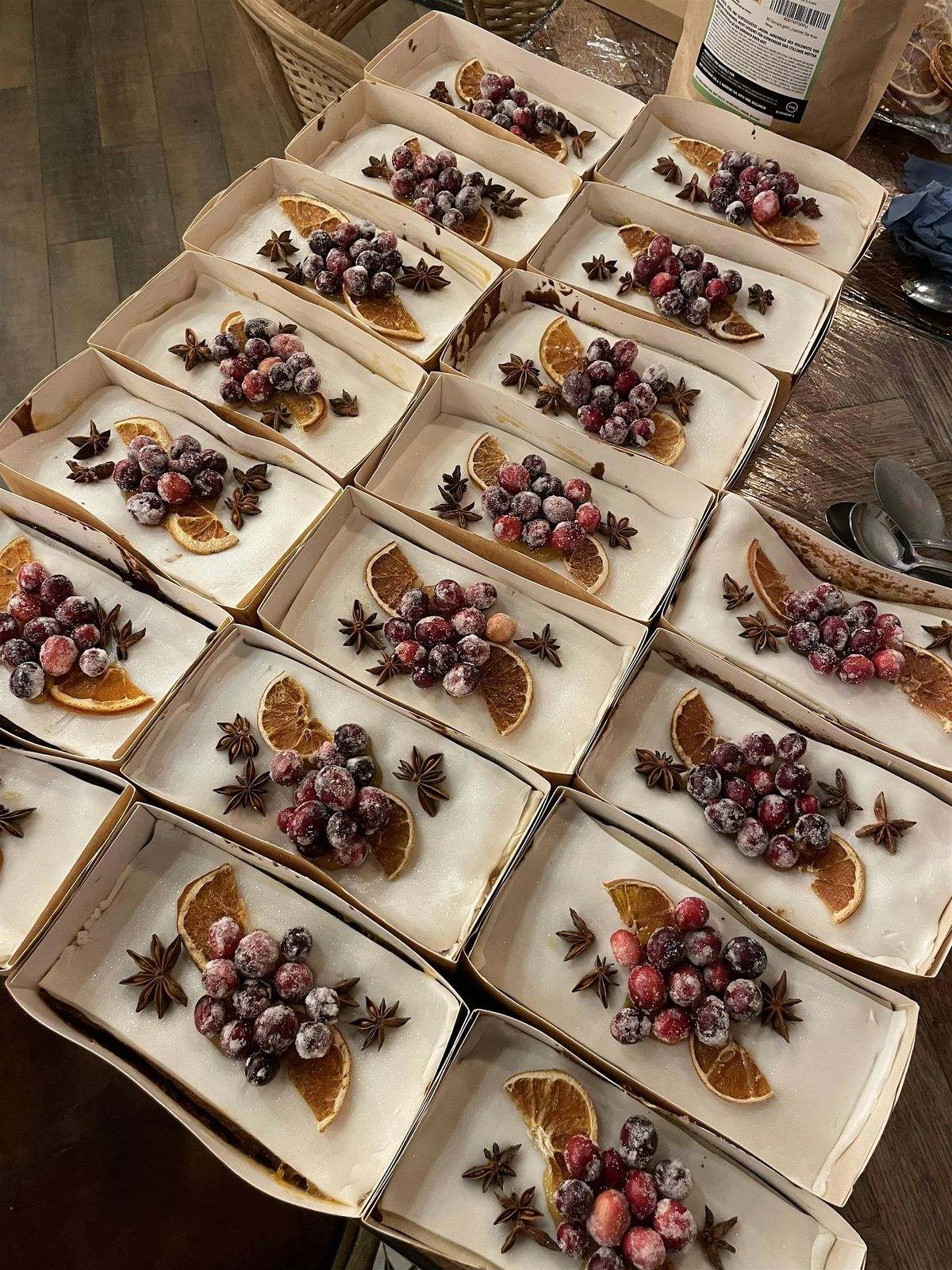 CHRISTMAS CAKE DECORATING EVENING